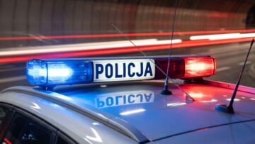 Pijany kierowca rozbił auta na rondzie w Gronowie