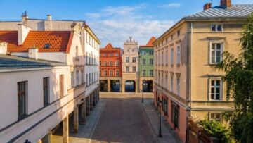 Wystawa zdjęć dwóch miast na placu 4 Czerwca